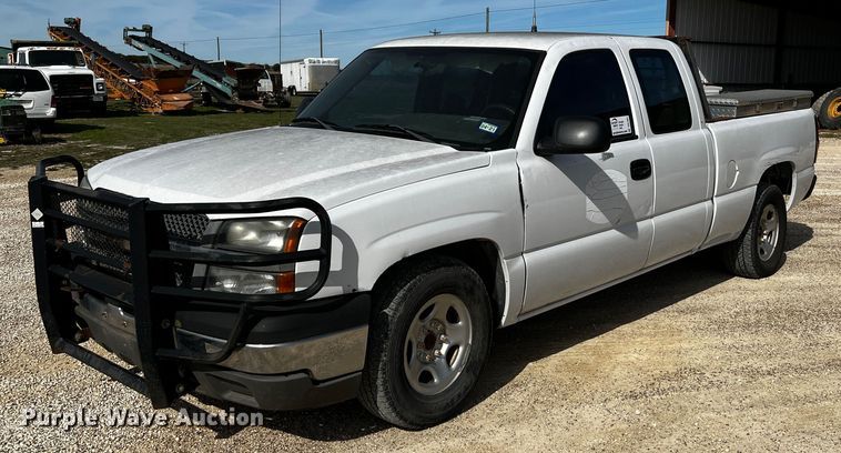 image for item DQ1981 2004 Chevrolet Silverado 1500  Ext. Cab pickup truck