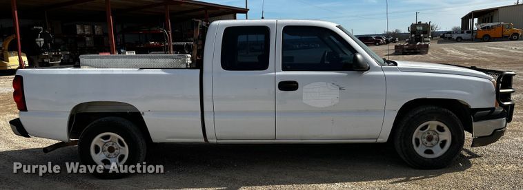 image for item DQ1981 2004 Chevrolet Silverado 1500  Ext. Cab pickup truck