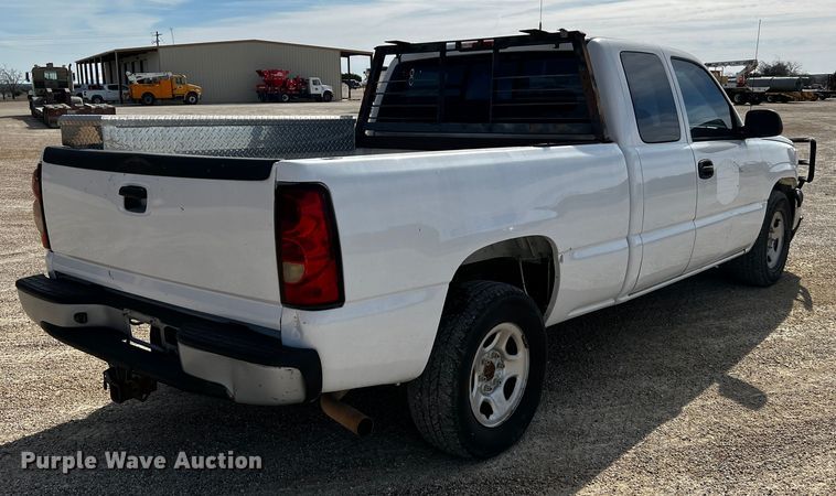 image for item DQ1981 2004 Chevrolet Silverado 1500  Ext. Cab pickup truck