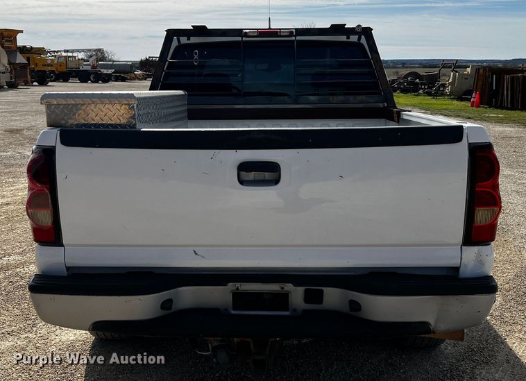 image for item DQ1981 2004 Chevrolet Silverado 1500  Ext. Cab pickup truck