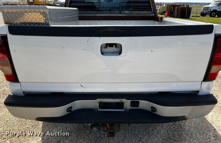 image for item DQ1981 2004 Chevrolet Silverado 1500  Ext. Cab pickup truck