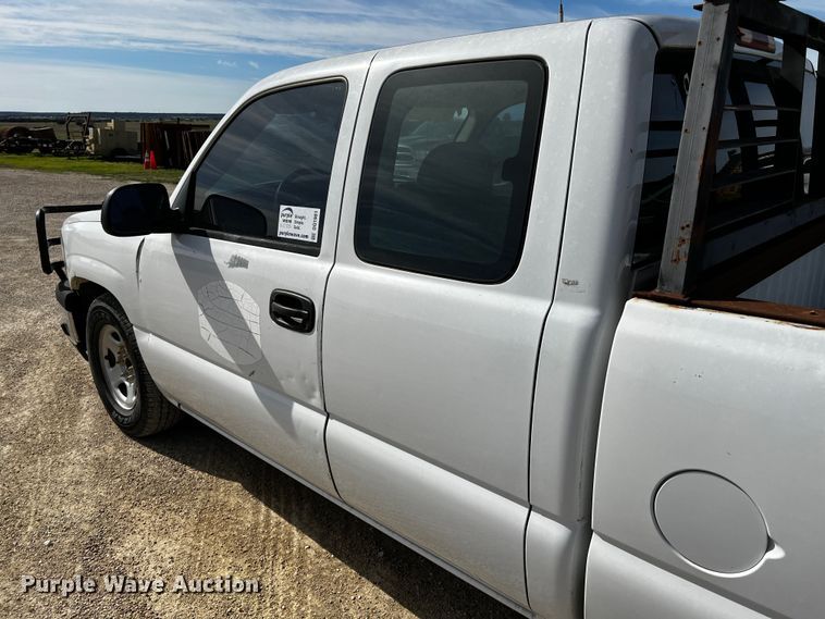 image for item DQ1981 2004 Chevrolet Silverado 1500  Ext. Cab pickup truck