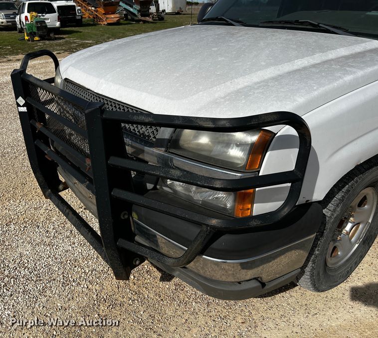 image for item DQ1981 2004 Chevrolet Silverado 1500  Ext. Cab pickup truck