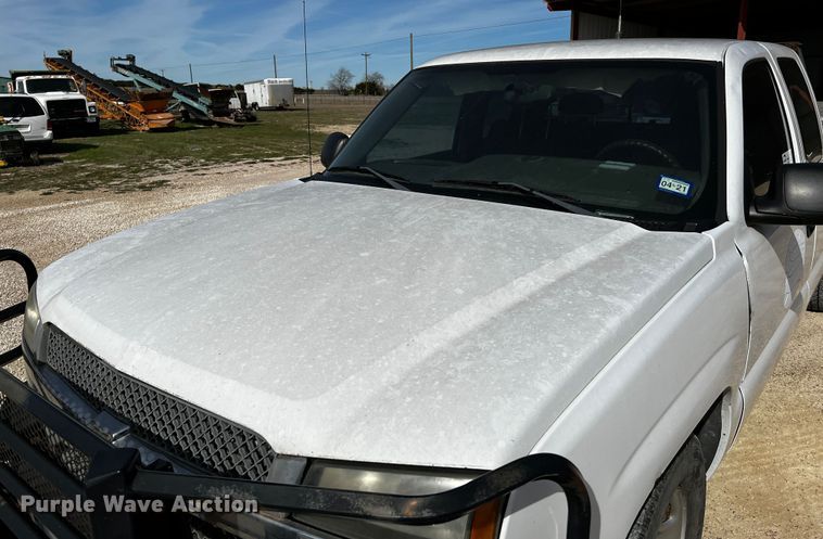 image for item DQ1981 2004 Chevrolet Silverado 1500  Ext. Cab pickup truck