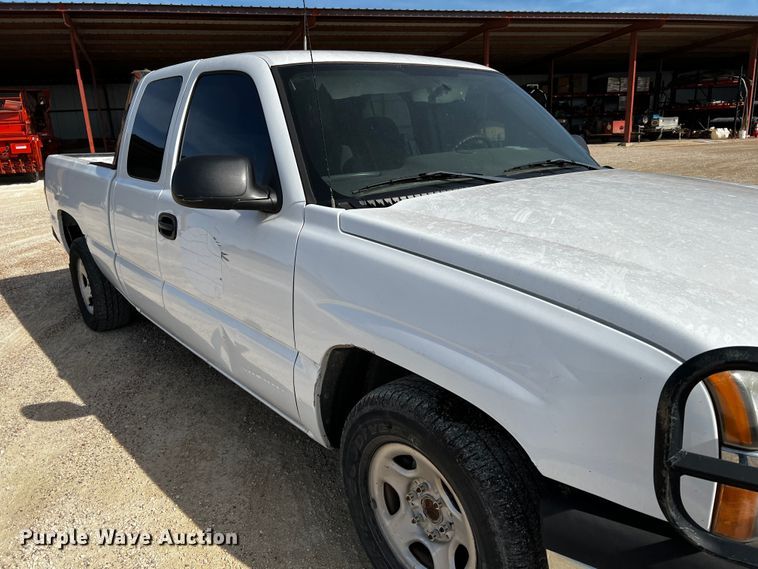 image for item DQ1981 2004 Chevrolet Silverado 1500  Ext. Cab pickup truck