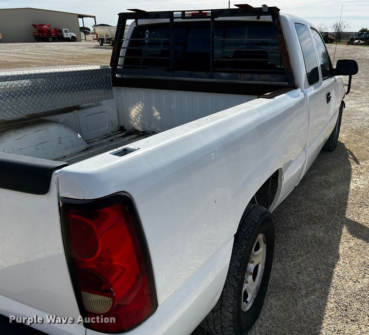 image for item DQ1981 2004 Chevrolet Silverado 1500  Ext. Cab pickup truck