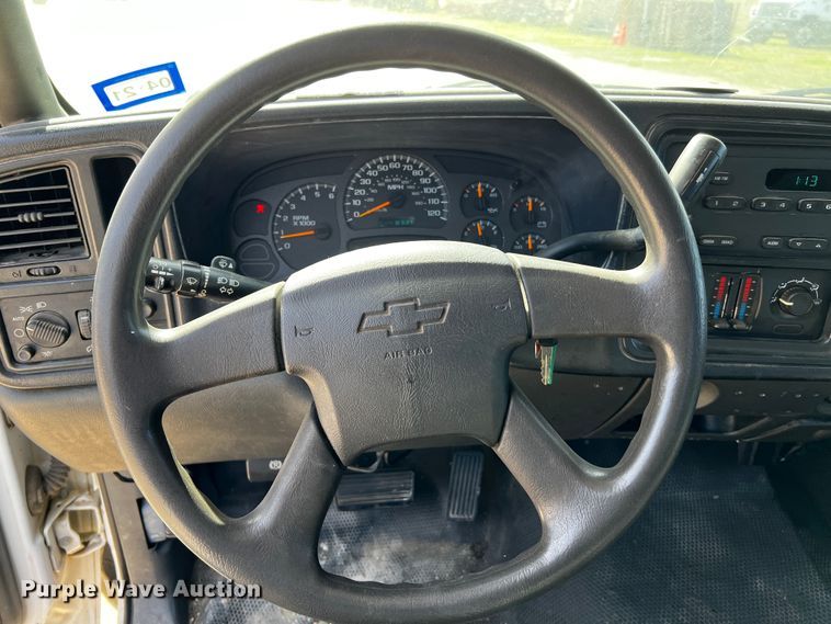 image for item DQ1981 2004 Chevrolet Silverado 1500  Ext. Cab pickup truck