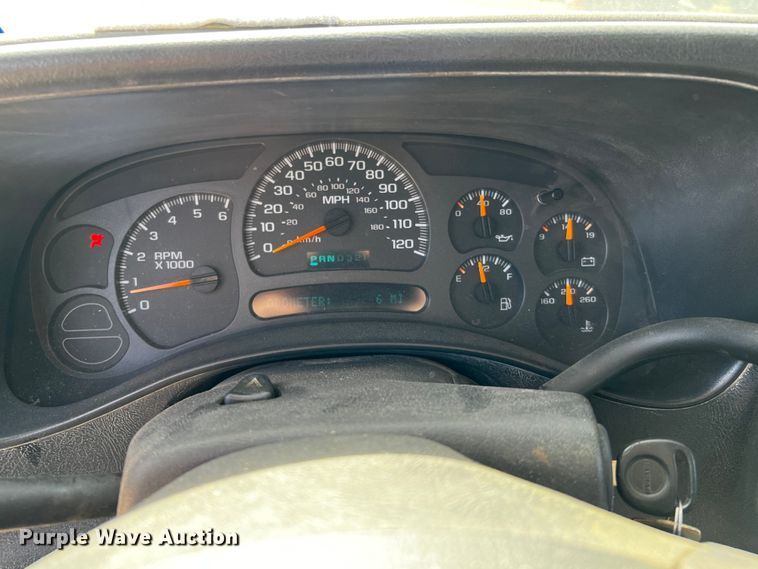 image for item DQ1981 2004 Chevrolet Silverado 1500  Ext. Cab pickup truck