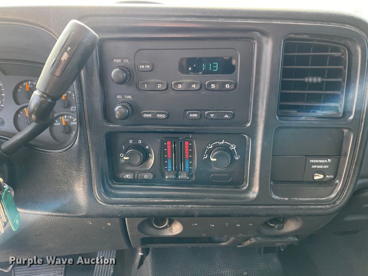 image for item DQ1981 2004 Chevrolet Silverado 1500  Ext. Cab pickup truck