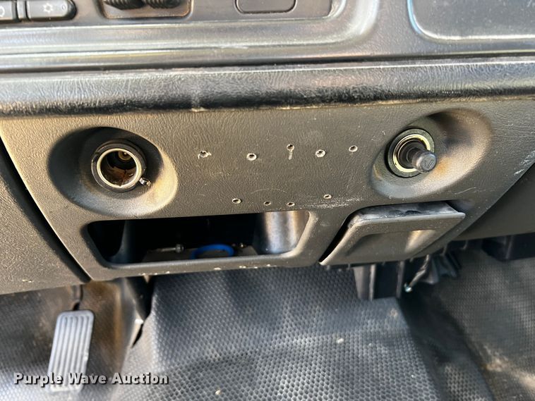 image for item DQ1981 2004 Chevrolet Silverado 1500  Ext. Cab pickup truck