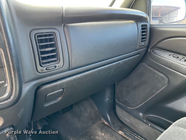 image for item DQ1981 2004 Chevrolet Silverado 1500  Ext. Cab pickup truck