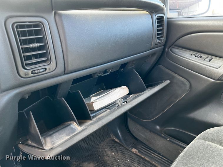 image for item DQ1981 2004 Chevrolet Silverado 1500  Ext. Cab pickup truck