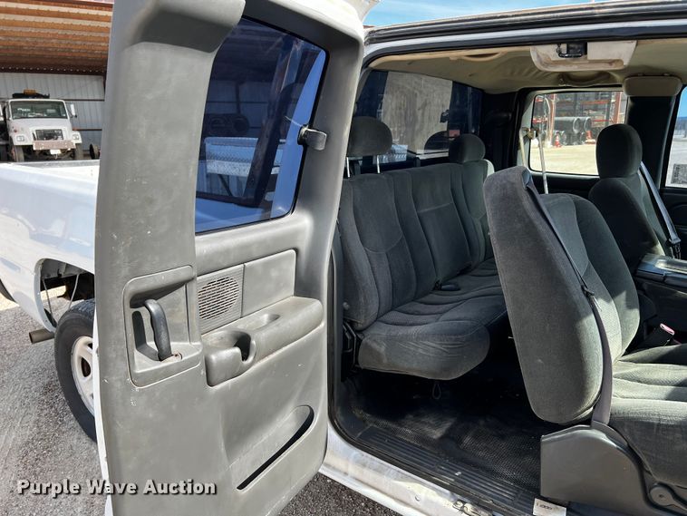 image for item DQ1981 2004 Chevrolet Silverado 1500  Ext. Cab pickup truck