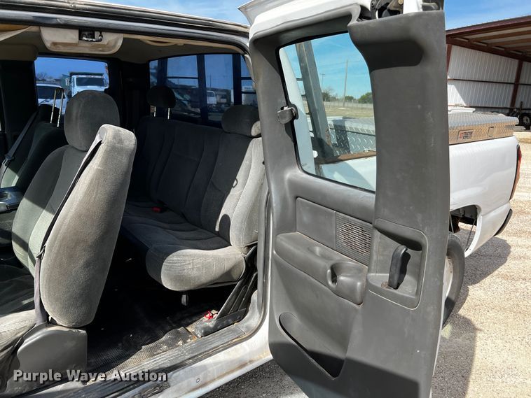 image for item DQ1981 2004 Chevrolet Silverado 1500  Ext. Cab pickup truck