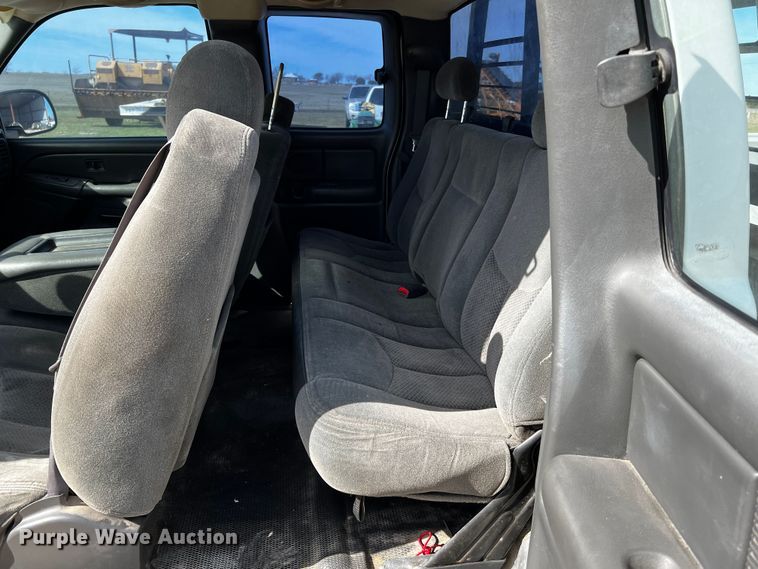 image for item DQ1981 2004 Chevrolet Silverado 1500  Ext. Cab pickup truck