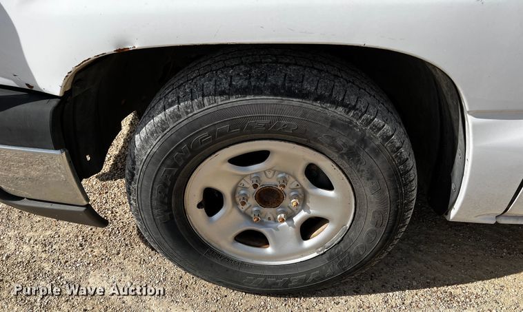 image for item DQ1981 2004 Chevrolet Silverado 1500  Ext. Cab pickup truck