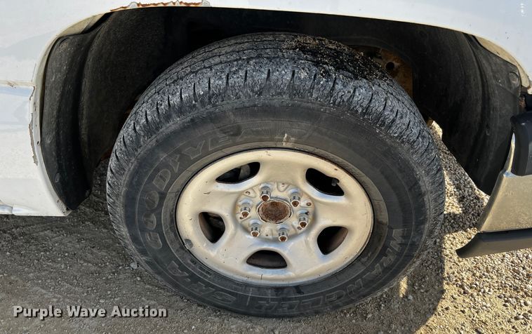 image for item DQ1981 2004 Chevrolet Silverado 1500  Ext. Cab pickup truck