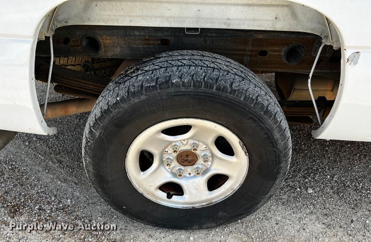 image for item DQ1981 2004 Chevrolet Silverado 1500  Ext. Cab pickup truck