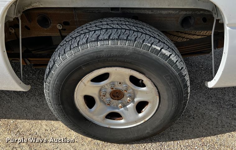 image for item DQ1981 2004 Chevrolet Silverado 1500  Ext. Cab pickup truck