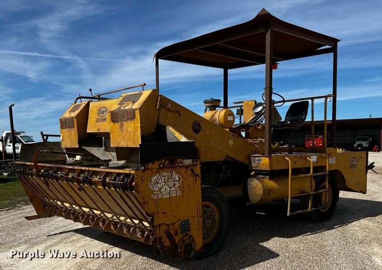 image for item DQ1982 Etnyre  chip spreader