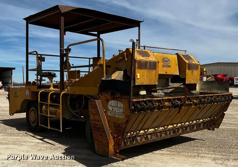 image for item DQ1982 Etnyre  chip spreader