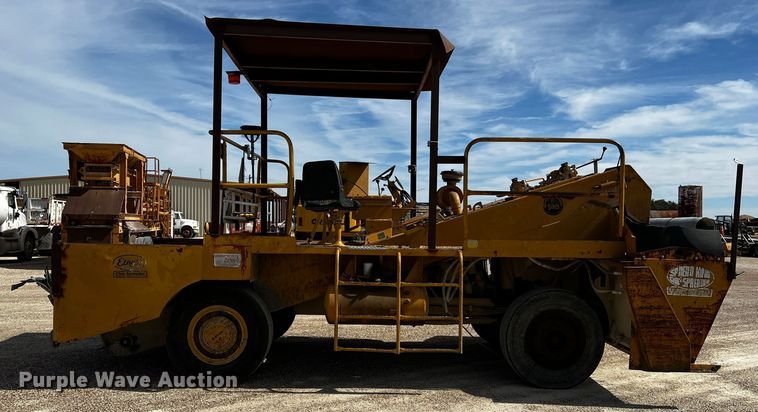 image for item DQ1982 Etnyre  chip spreader