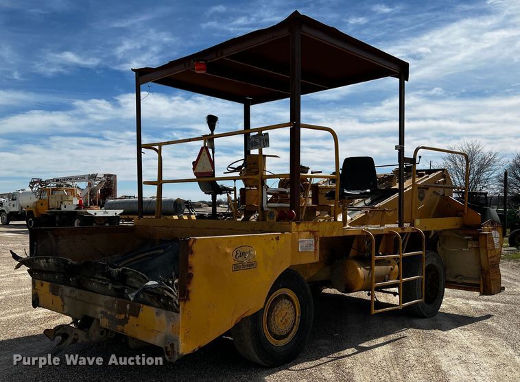 image for item DQ1982 Etnyre  chip spreader