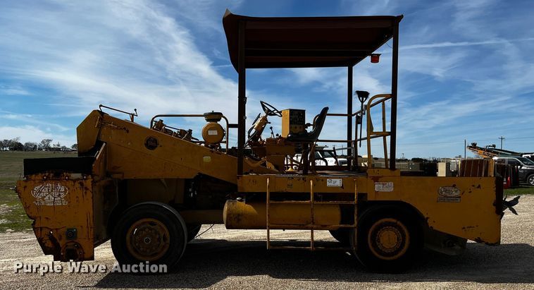 image for item DQ1982 Etnyre  chip spreader