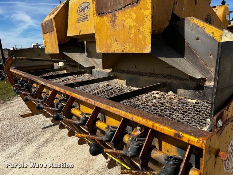 image for item DQ1982 Etnyre  chip spreader