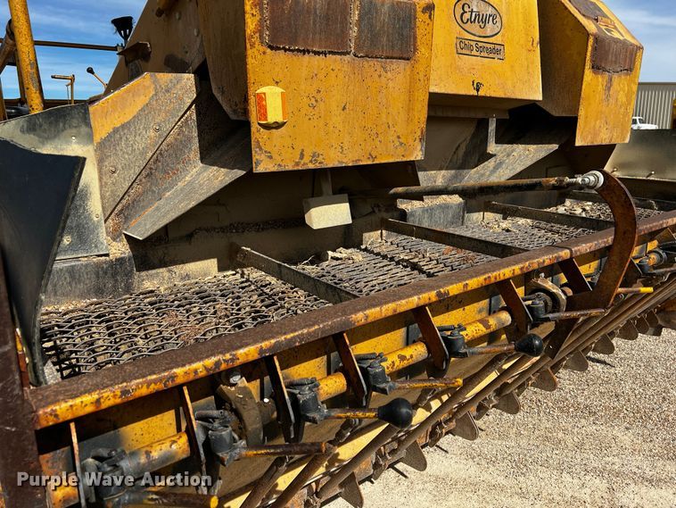 image for item DQ1982 Etnyre  chip spreader