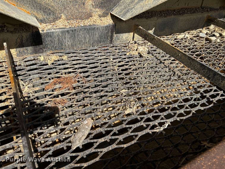 image for item DQ1982 Etnyre  chip spreader