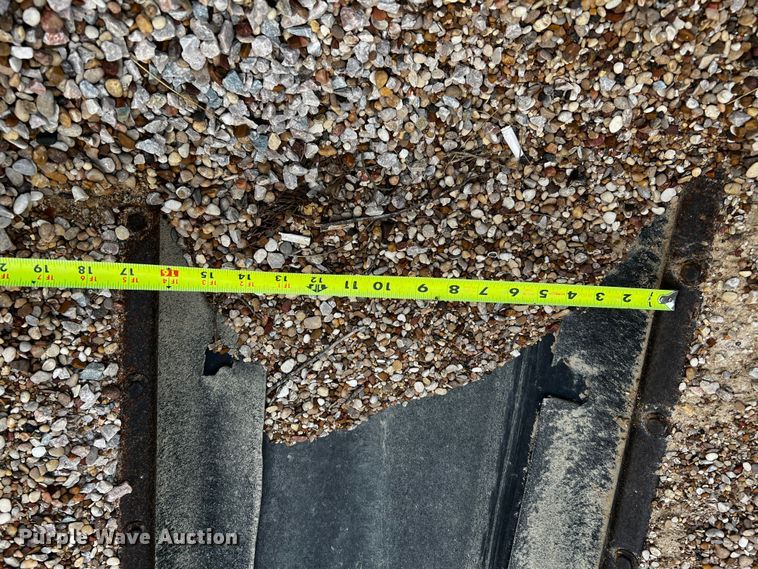 image for item DQ1982 Etnyre  chip spreader