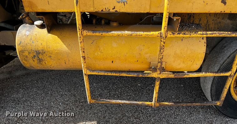 image for item DQ1982 Etnyre  chip spreader