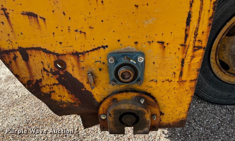 image for item DQ1982 Etnyre  chip spreader