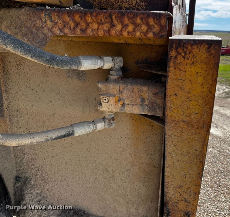 image for item DQ1982 Etnyre  chip spreader