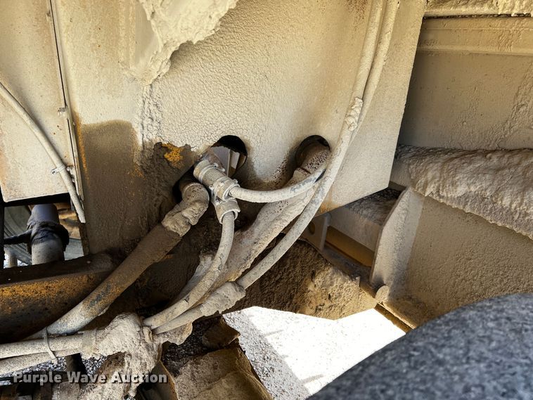 image for item DQ1982 Etnyre  chip spreader