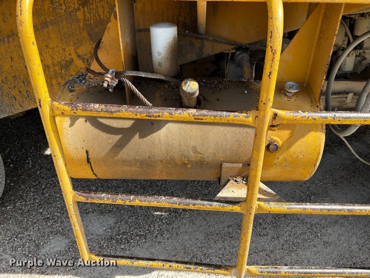 image for item DQ1982 Etnyre  chip spreader