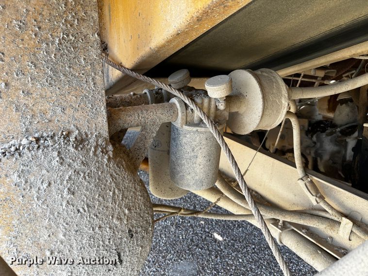 image for item DQ1982 Etnyre  chip spreader