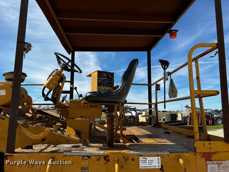 image for item DQ1982 Etnyre  chip spreader