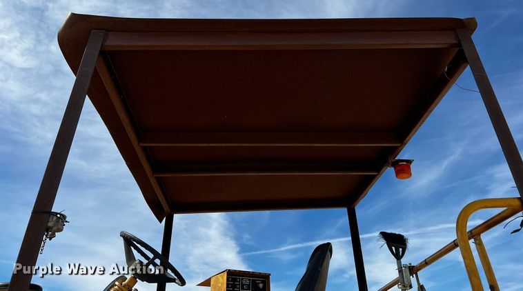 image for item DQ1982 Etnyre  chip spreader