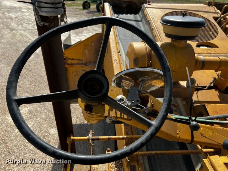 image for item DQ1982 Etnyre  chip spreader