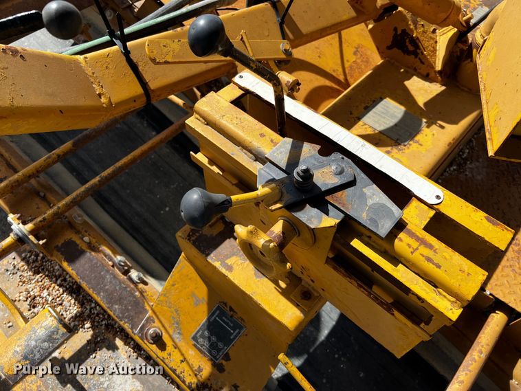 image for item DQ1982 Etnyre  chip spreader