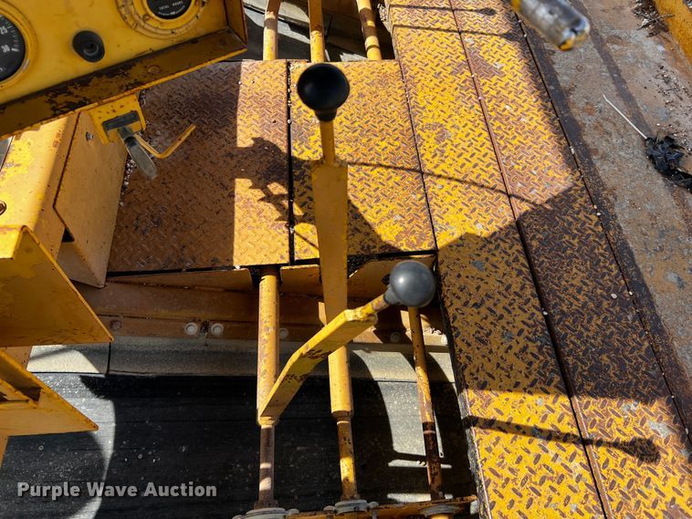 image for item DQ1982 Etnyre  chip spreader