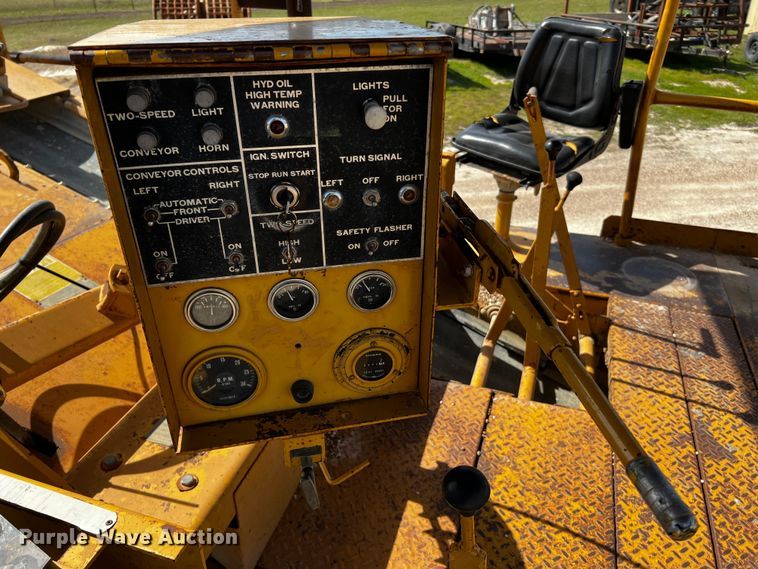 image for item DQ1982 Etnyre  chip spreader