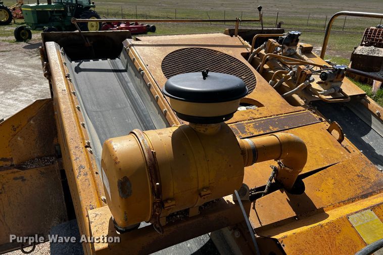 image for item DQ1982 Etnyre  chip spreader