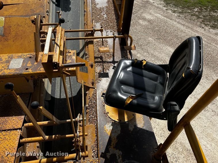 image for item DQ1982 Etnyre  chip spreader