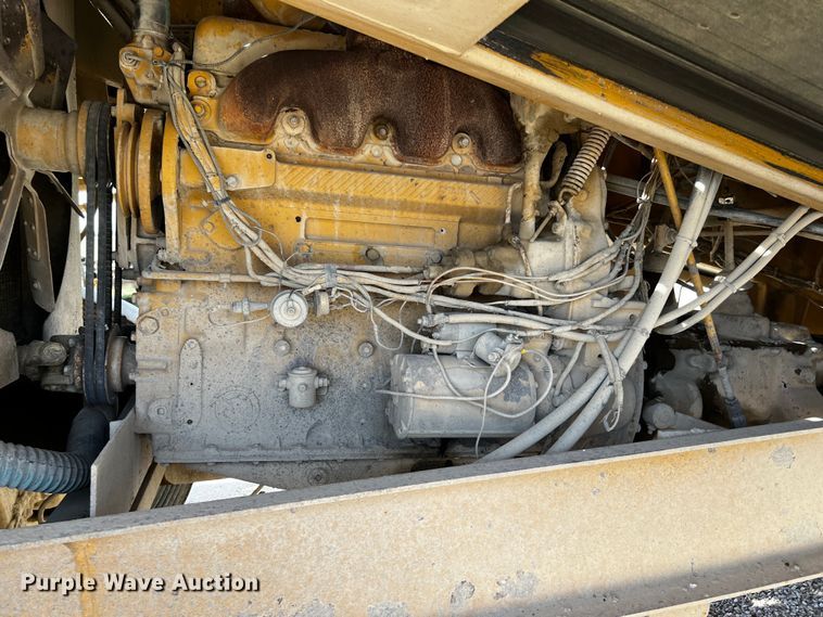 image for item DQ1982 Etnyre  chip spreader