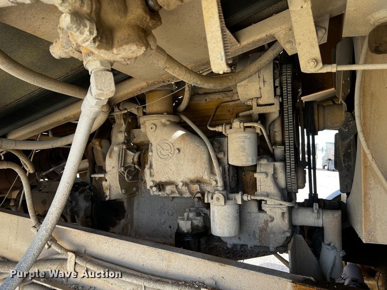 image for item DQ1982 Etnyre  chip spreader