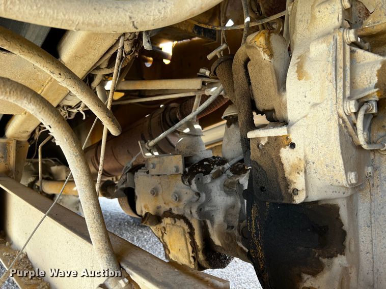 image for item DQ1982 Etnyre  chip spreader