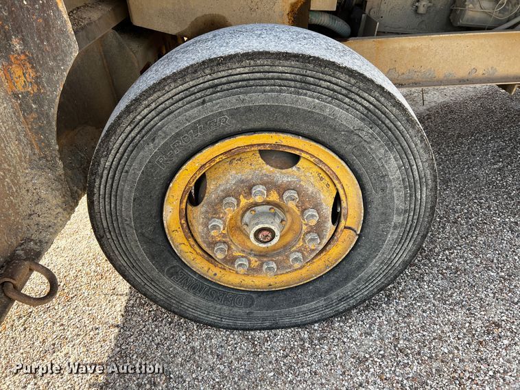 image for item DQ1982 Etnyre  chip spreader